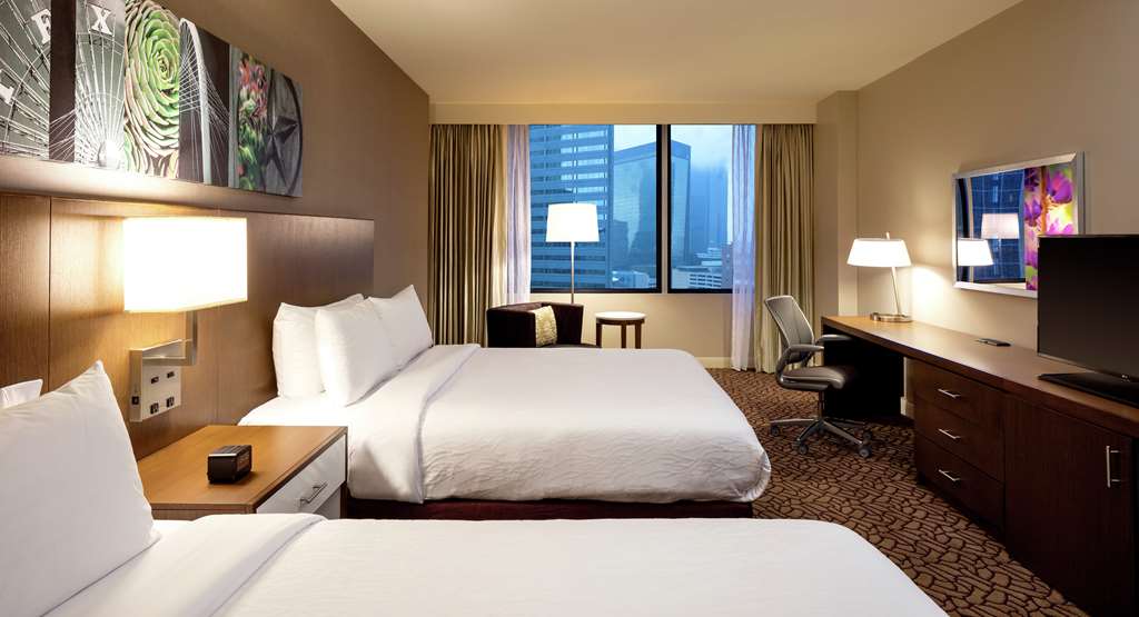 Фото Hilton Garden Inn Downtown Dallas