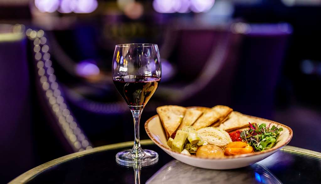 Фото The Verve Hotel Boston Natick, Tapestry Collection by Hilton