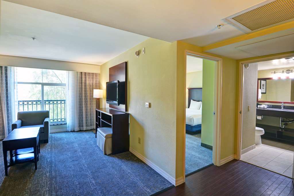 Фото Embassy Suites by Hilton Valencia
