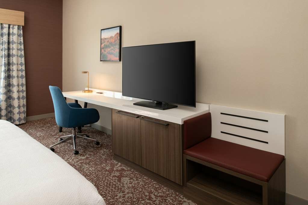 Фото Hilton Garden Inn Fontana