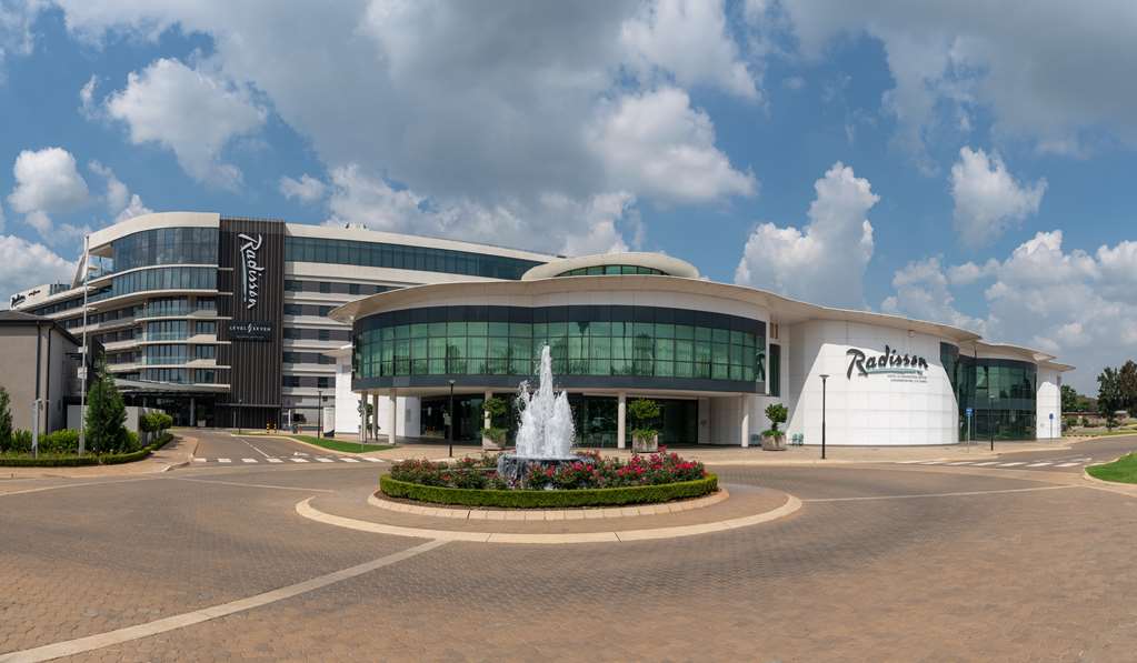 Фото Radisson Hotel & Convention Centre, Johannesburg, O.R. Tambo Airport
