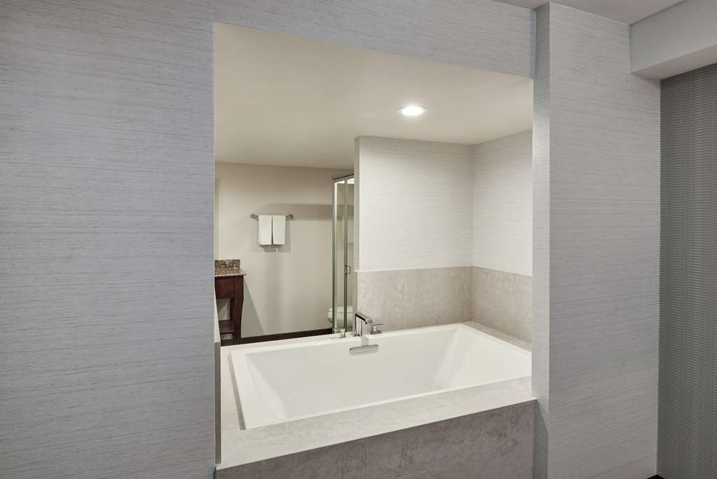 Фото DoubleTree by Hilton Fullerton