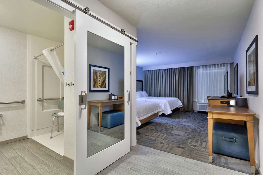 Фото Hampton Inn Salina