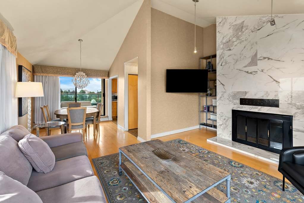 Фото Best Western Plus Inner Harbour - Victoria Hotels