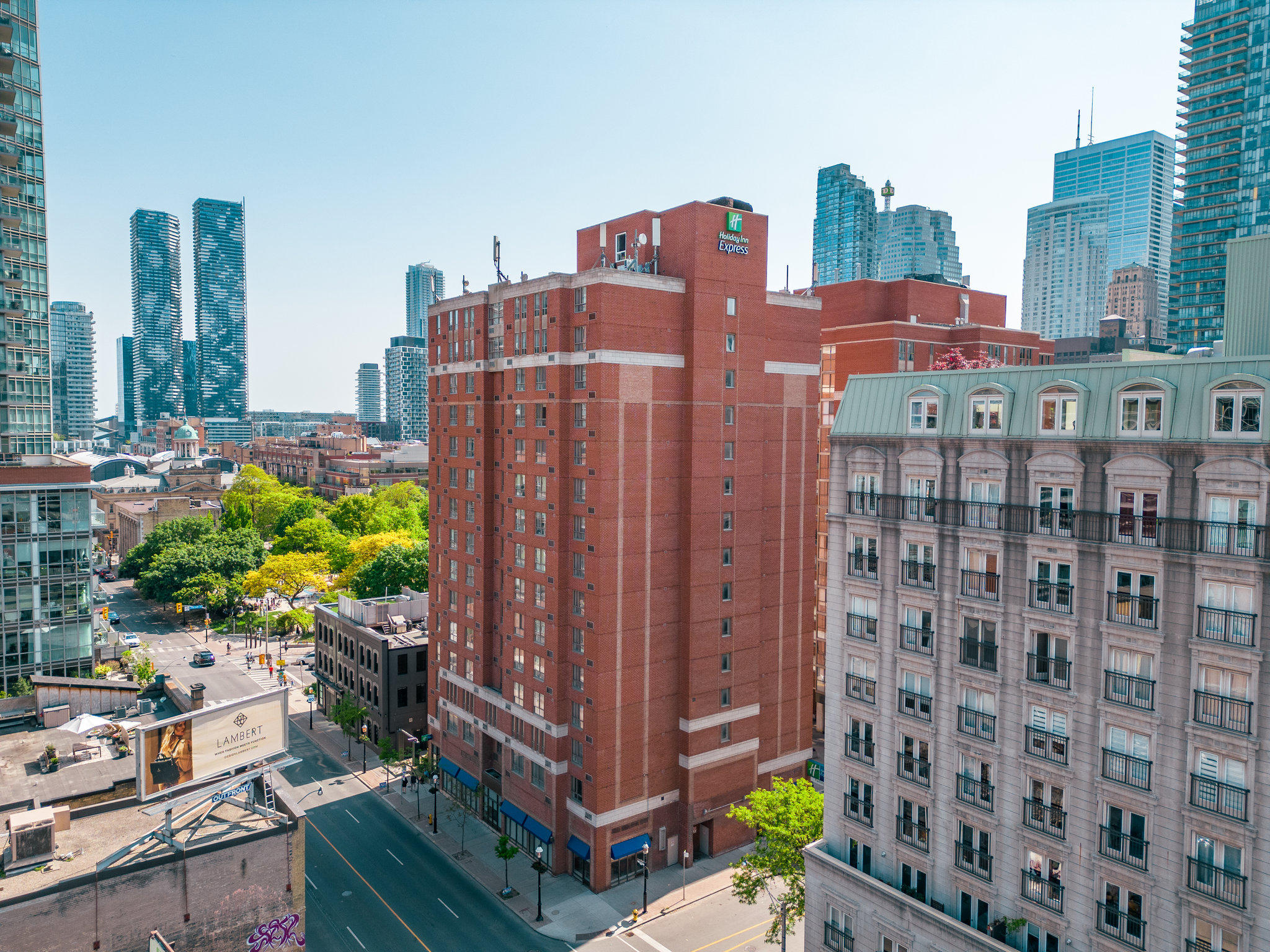 Фото Holiday Inn Express Toronto - Downtown, an Ihg Hotel