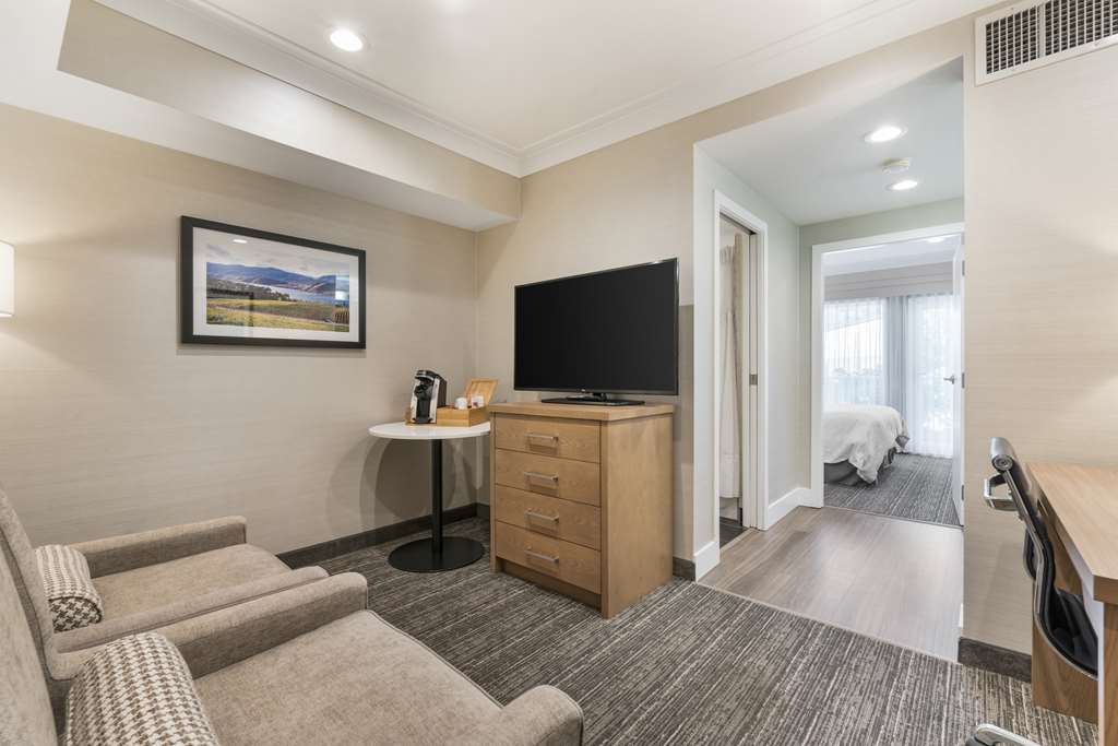 Фото Best Western Plus Kelowna Hotel & Suites