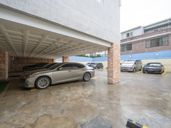 Фото Changwon Jinhae Almond Hotel