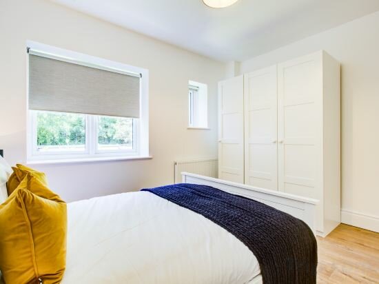 Фото Hybrid Resi - New Malden