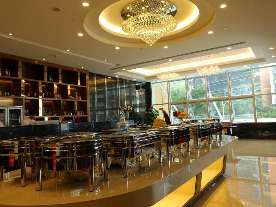 Фото Shenzhen Baoan Plus Gems Cube Hotel