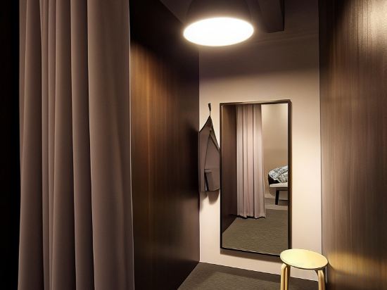 Фото The POD Boutique Capsule Hotel