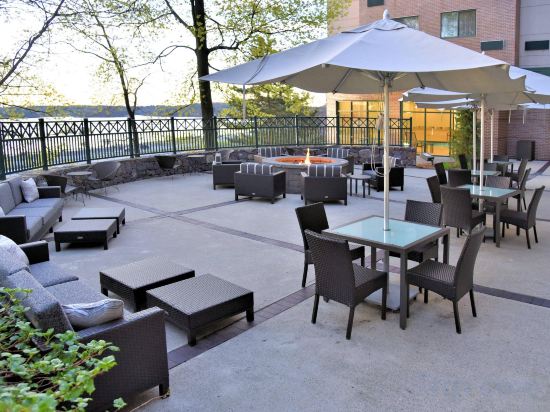 Фото Courtyard by Marriott Boston Waltham