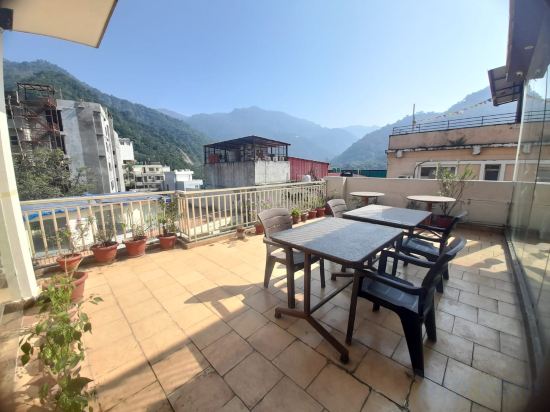 Фото Hotel Yog Tapovan