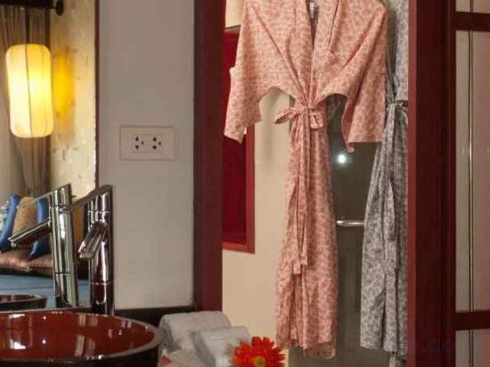 Фото Red Ginger Chic Resort by Tolani