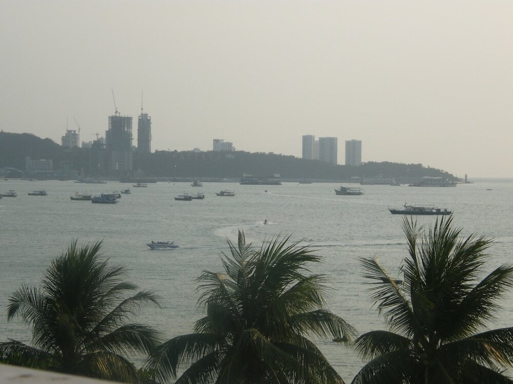 Фото The Beach Front Resort Pattaya