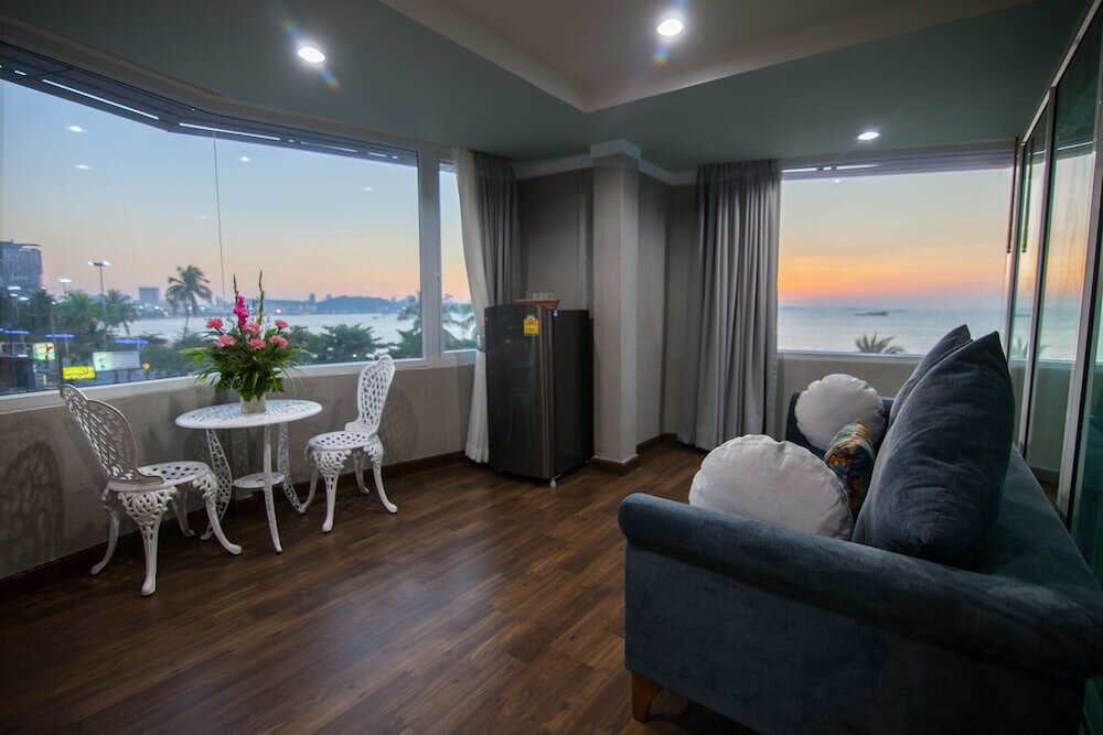 Фото The Beach Front Resort Pattaya