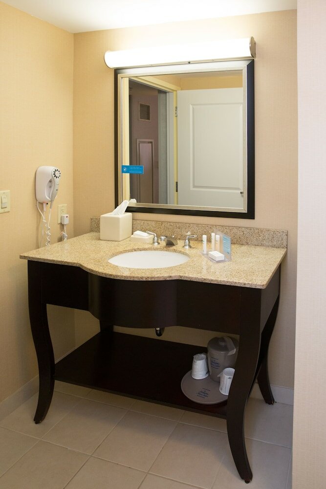 Фото Hampton Inn & Suites Providence Downtown