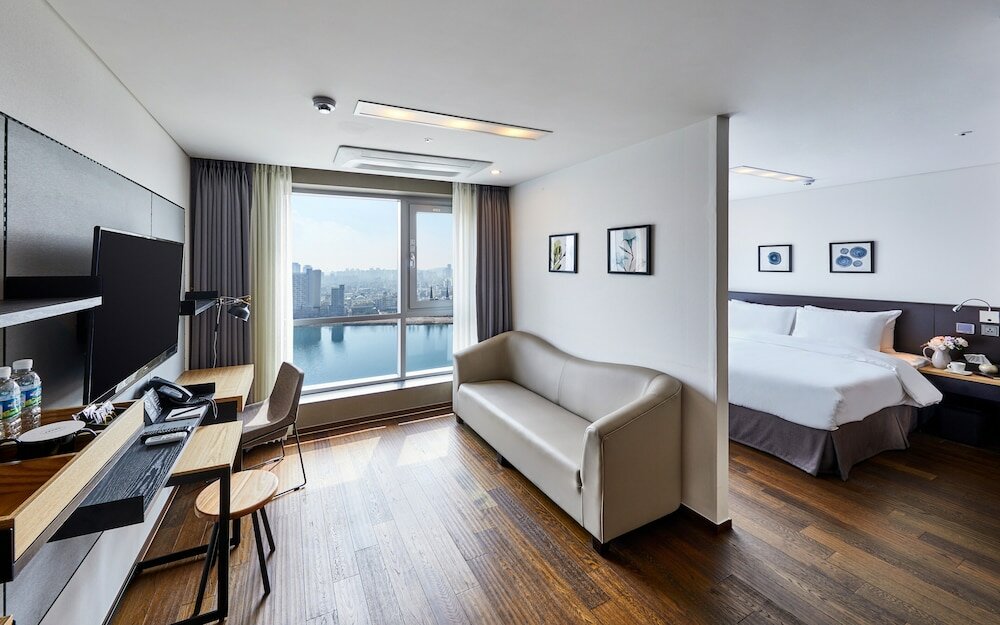 Фото Hotel Riverside