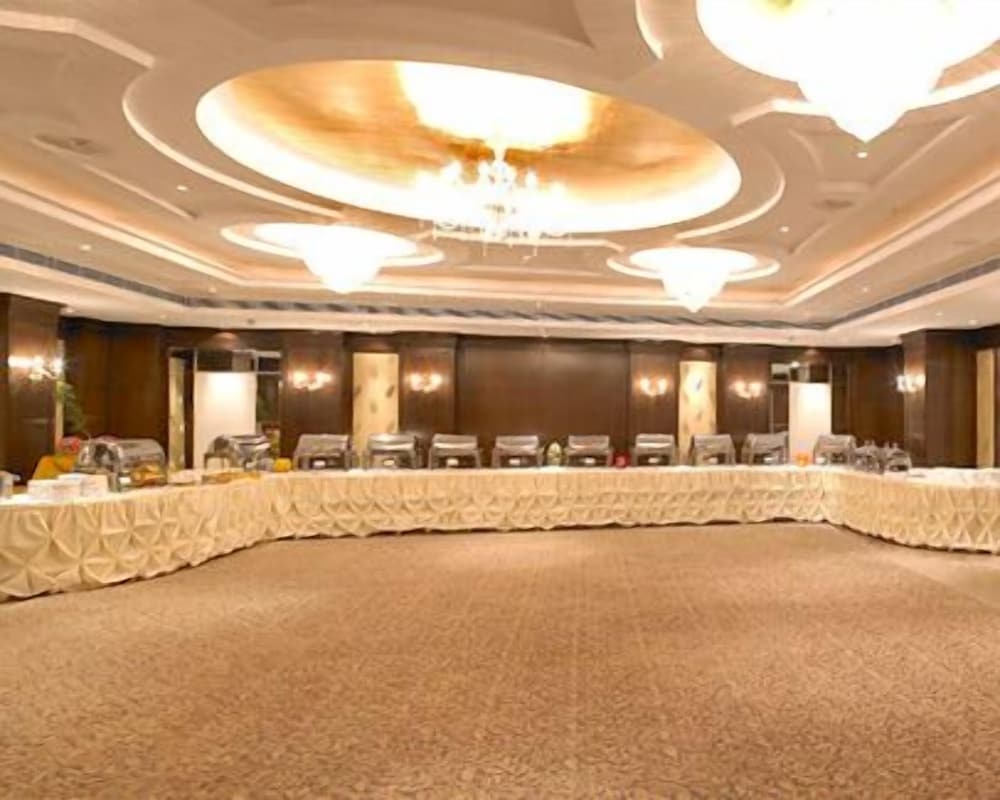 Фото Ramada by Wyndham Jaipur North