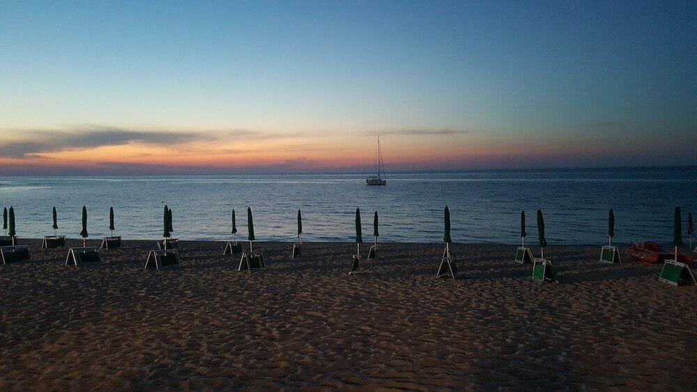 Фото Hotel Damanse