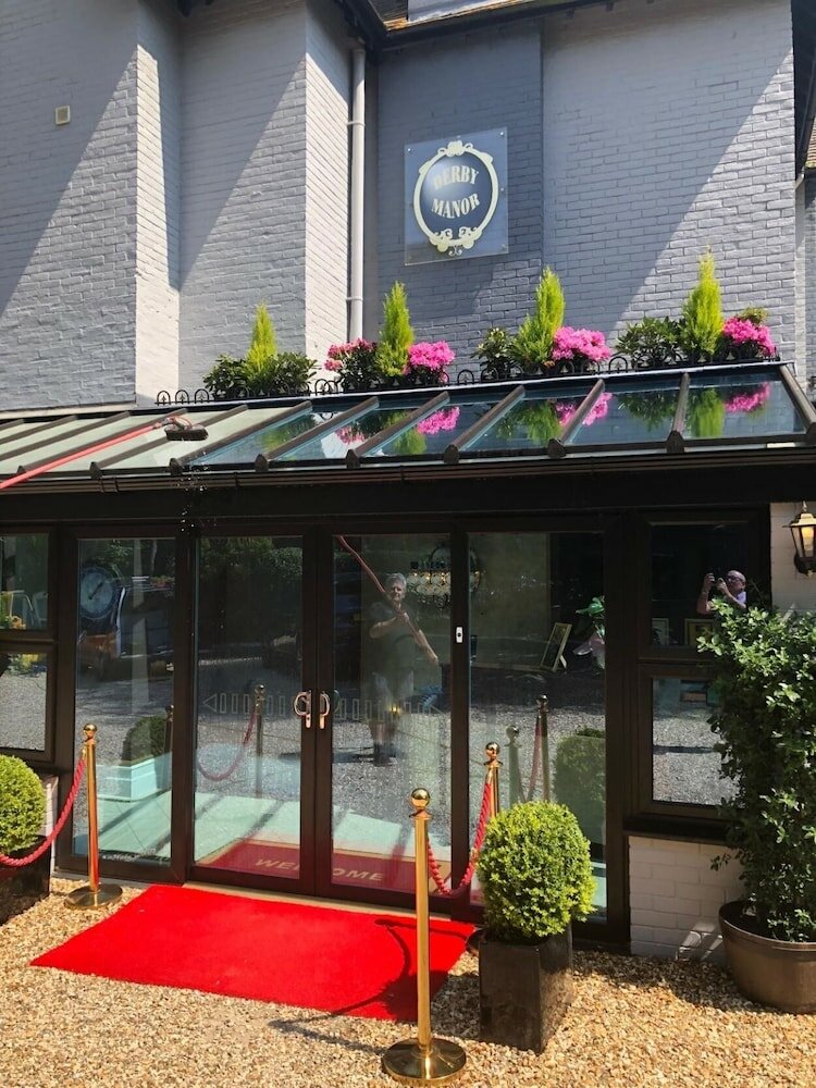 Фото Derby Manor