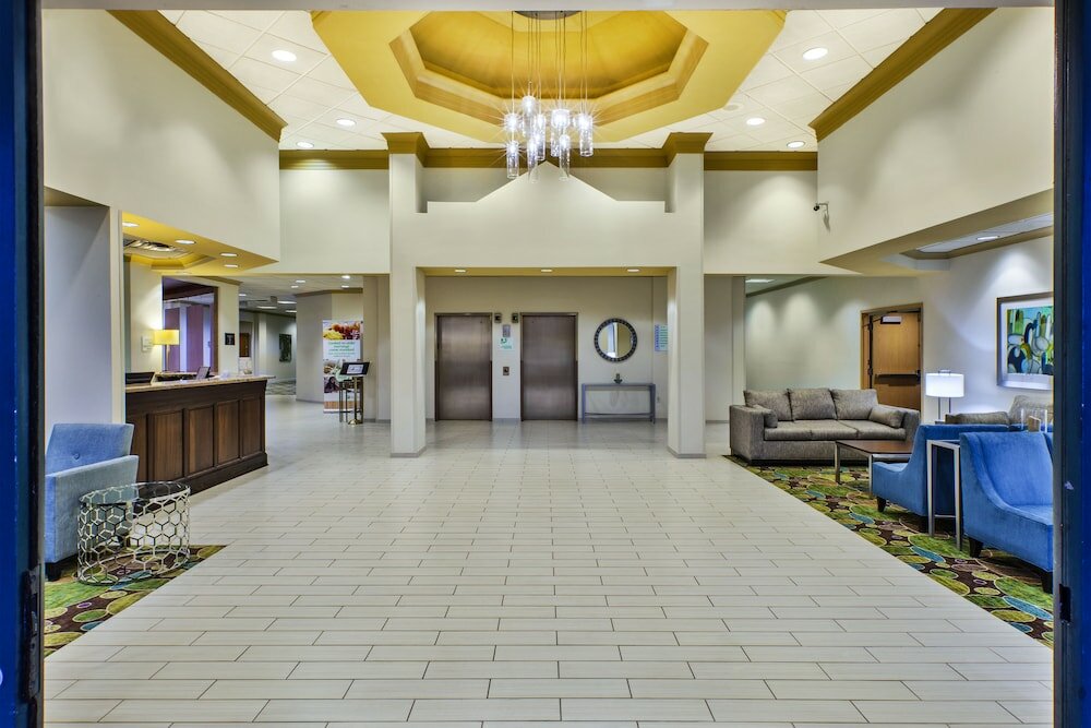 Фото Holiday Inn Hotel & Suites Bolingbrook, an Ihg Hotel