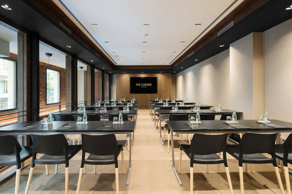 Фото The Corner Hotel