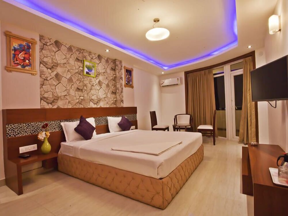 Фото Icon Suites by Bhagini