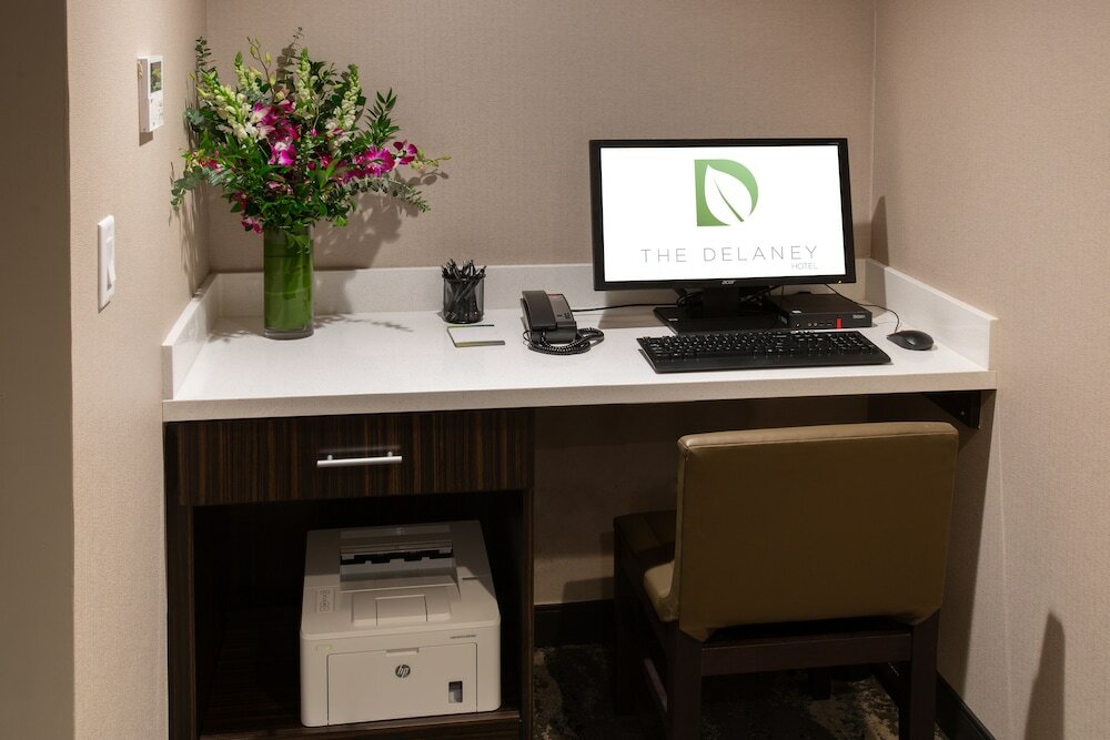 Фото The Delaney Hotel