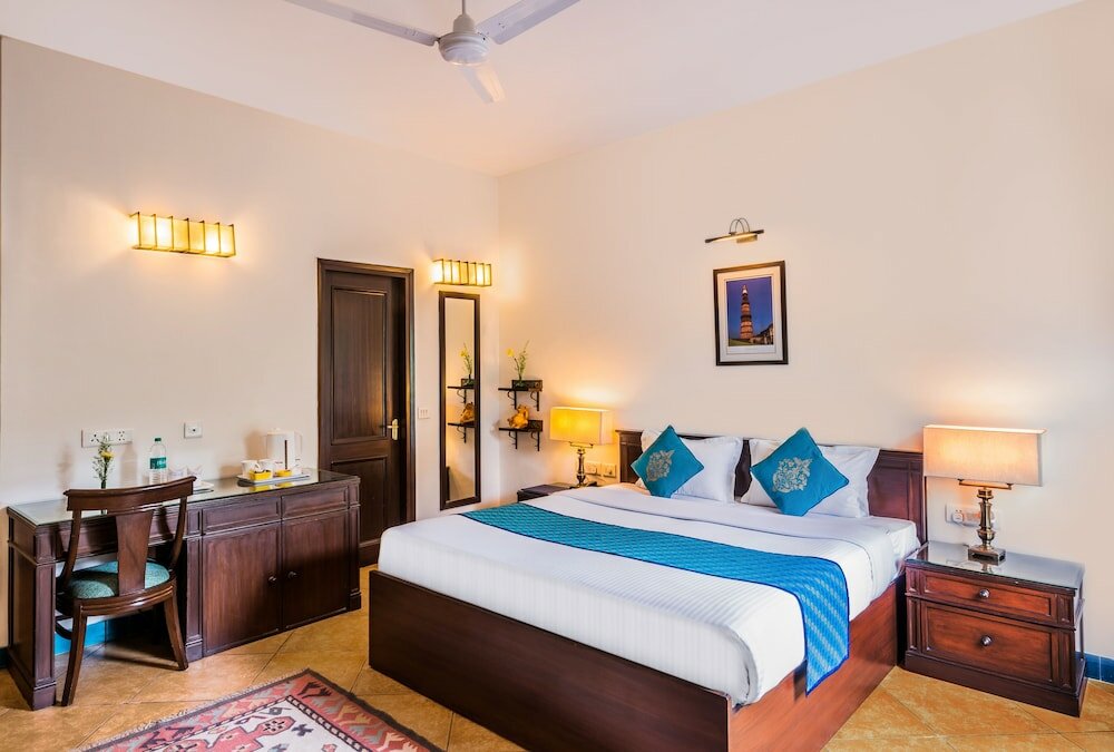 Фото Home@F37 Kailash Colony Metro