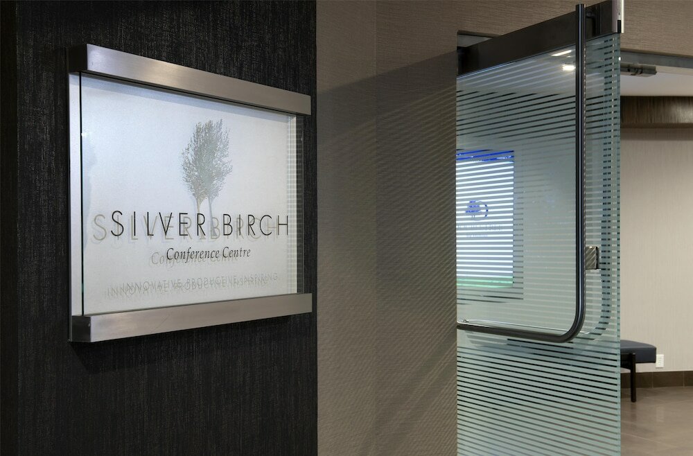 Фото DoubleTree by Hilton West Edmonton