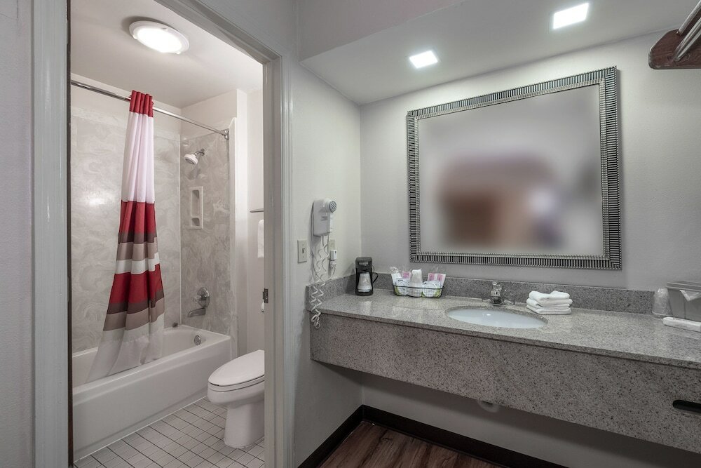 Фото Red Roof Inn & Suites Oxford