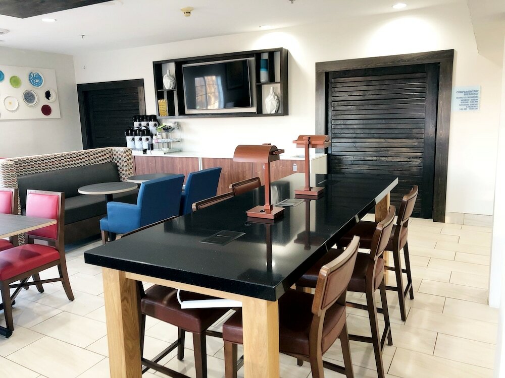 Фото Holiday Inn Express Hotel & Suites Harrison, an Ihg Hotel