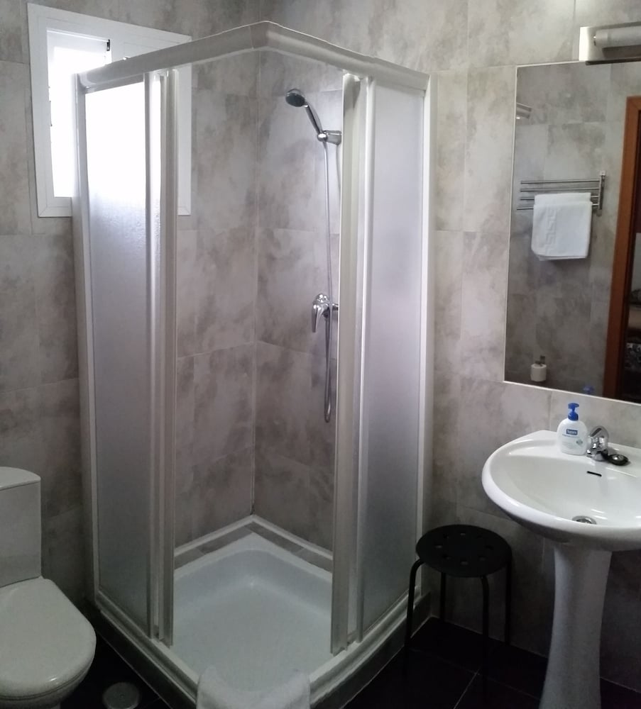 Фото Hostal San Vicente II