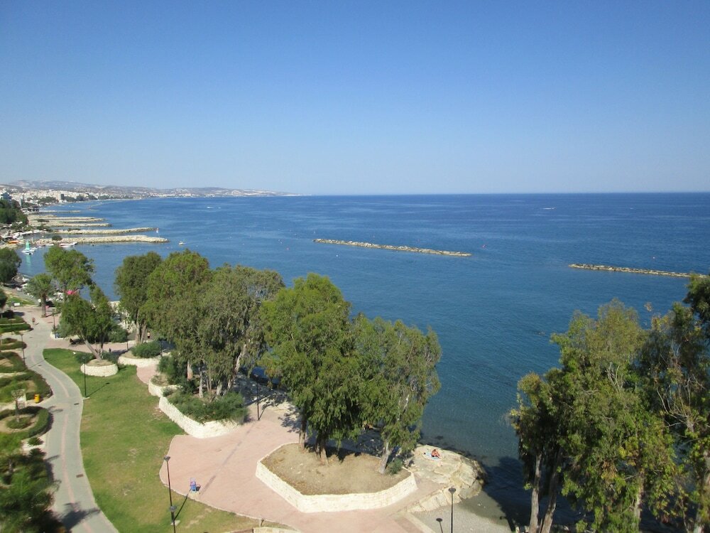 Фото Harmony Bay Hotel