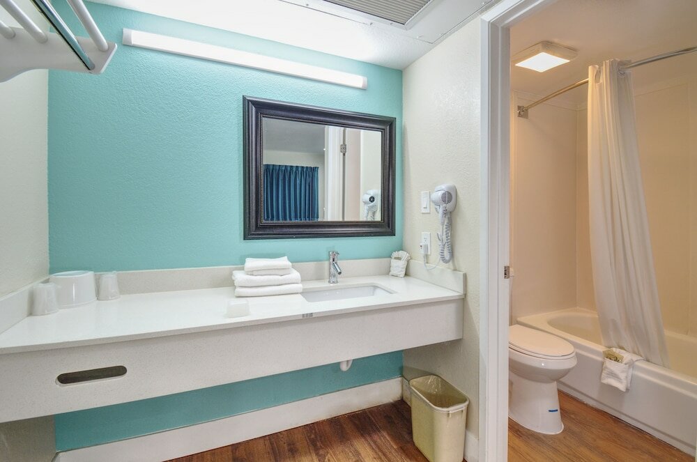 Фото Vagabond Inn Buttonwillow North I-5