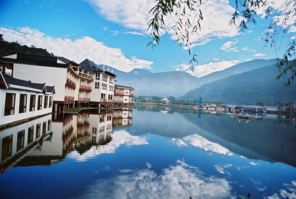 Фото Lakeside Resort Hotel