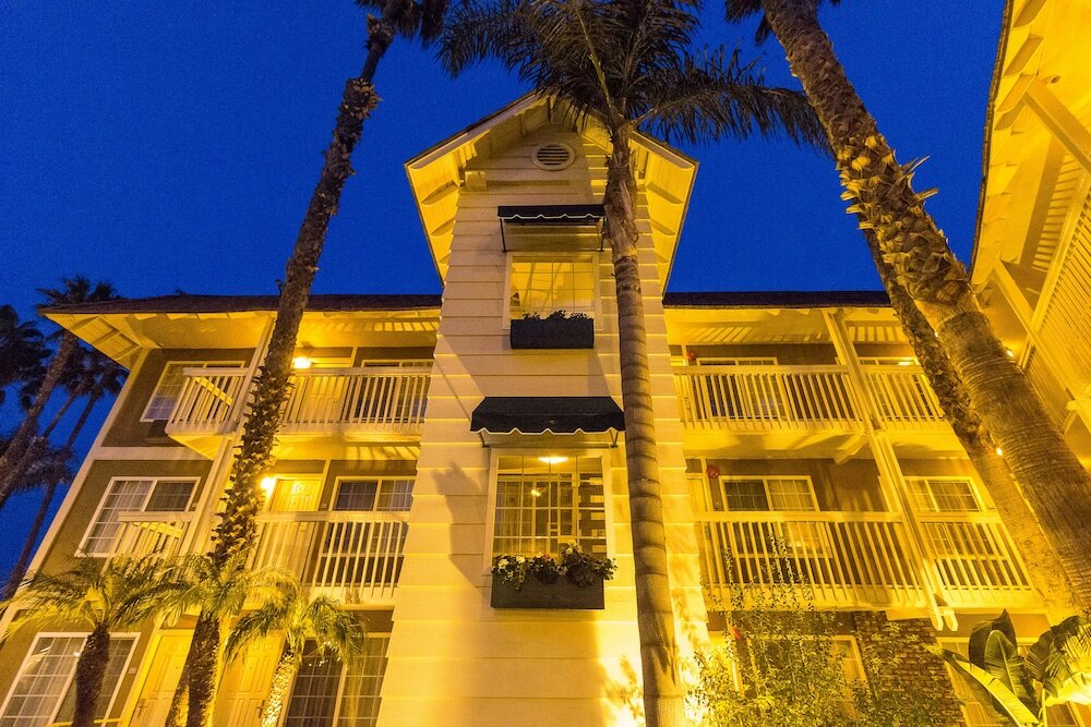 Фото Ramada by Wyndham Costa Mesa/Newport Beach