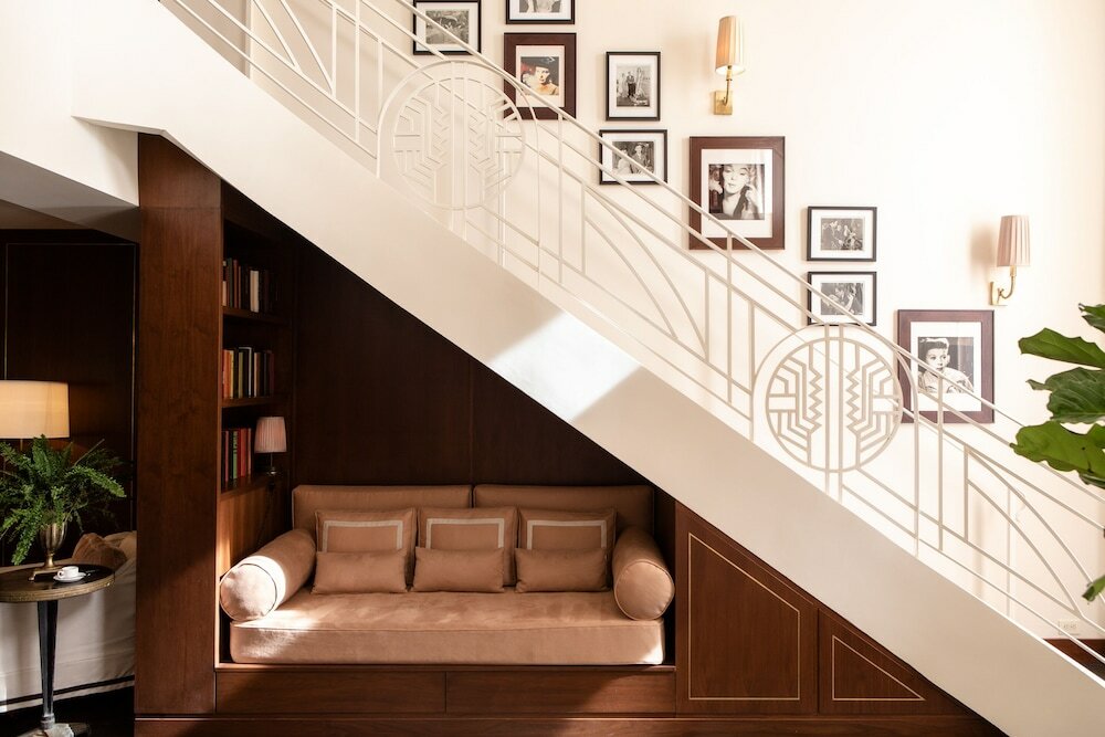 Фото Sunset Tower Hotel