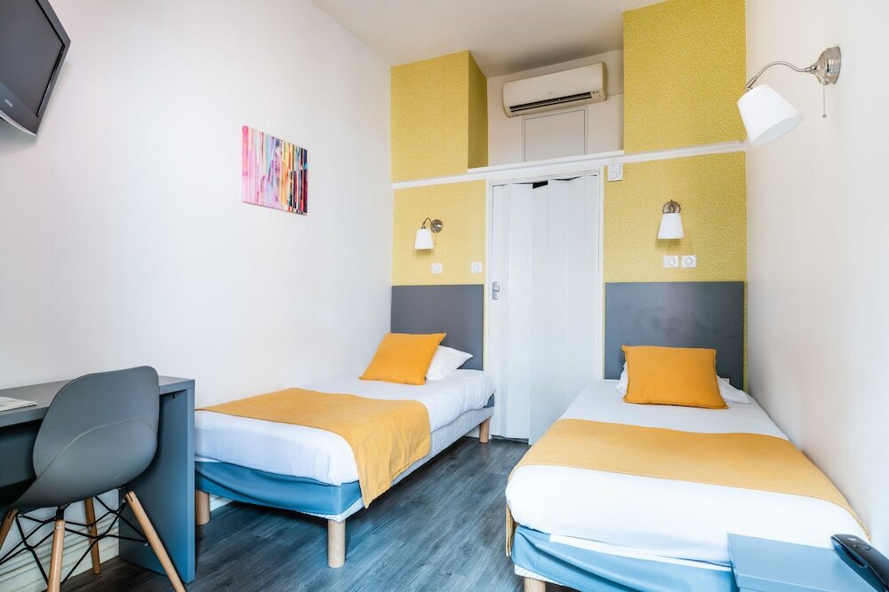 Фото Au Patio Morand Hotel