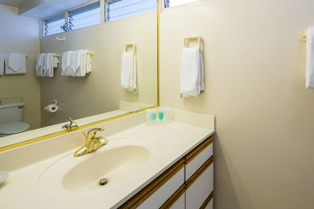 Фото Castle Waikiki Shore