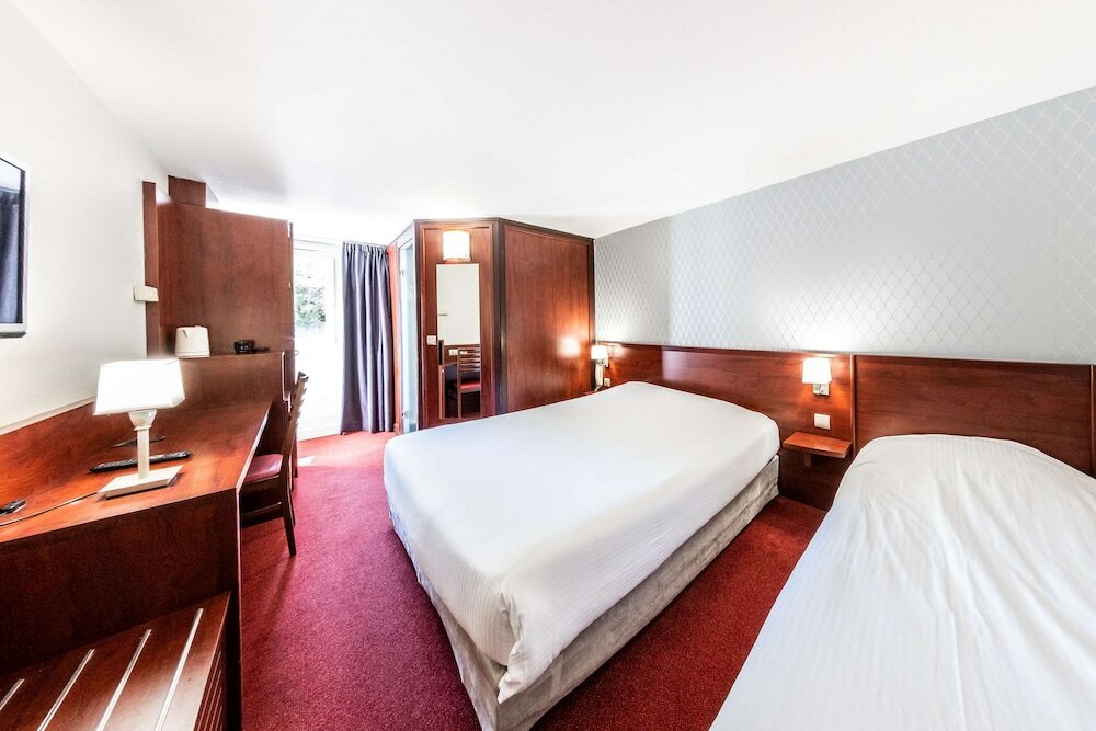 Фото Kyriad Bordeaux- Lormont