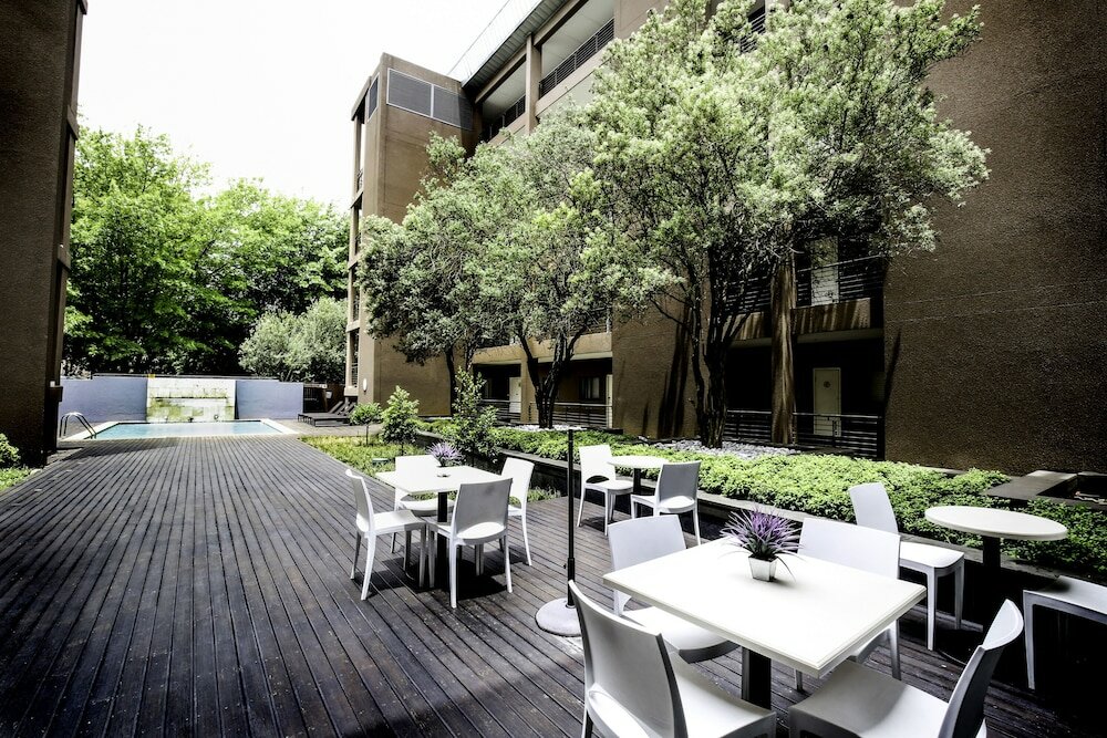 Фото The Nicol Hotel and Apartments