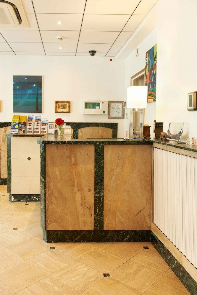 Фото Hotel Darcet Paris