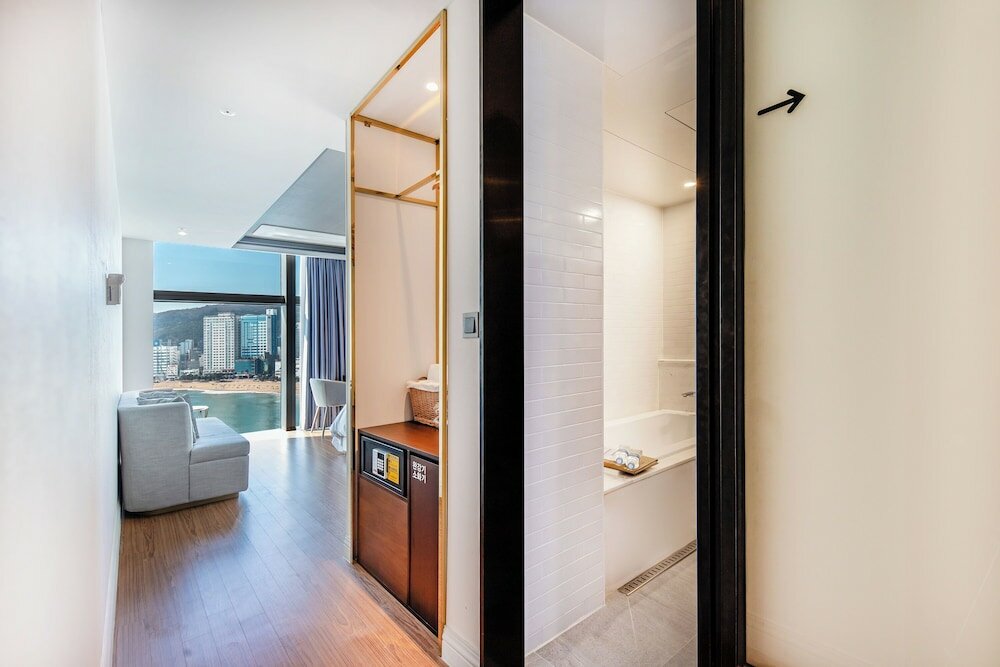 Фото H Avenue Gwangalli Beach