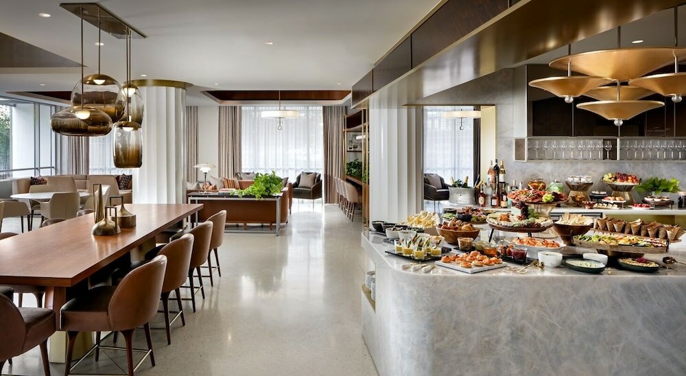 Фото Fairmont Century Plaza Gold Experience