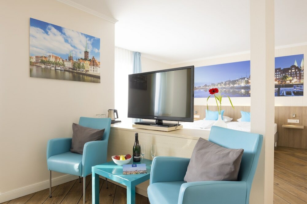 Фото Hotel Vier Jahreszeiten Lübeck