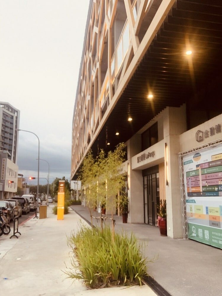 Фото Comin' Place