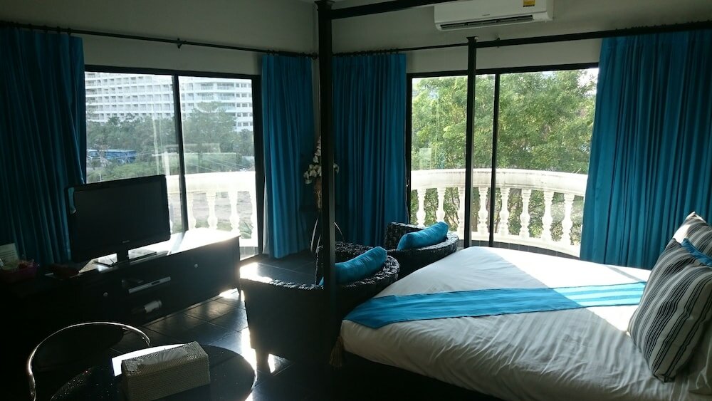 Фото The Venue Residence and Cabaret Show Bar