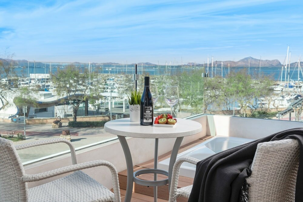 Фото Llaut Boutique Hotel