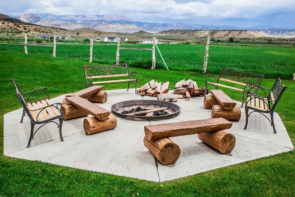 Фото Bryce Country Cabins